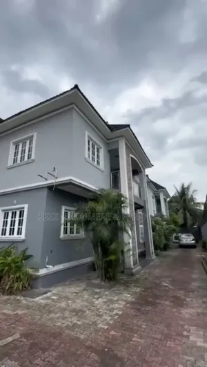 8bdrm Duplex in Dr Peter Odili , for sale