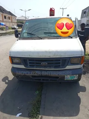 Photo - Ford E350 2007 White