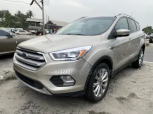 Ford Escape Titanium 4x4 2017 Gold