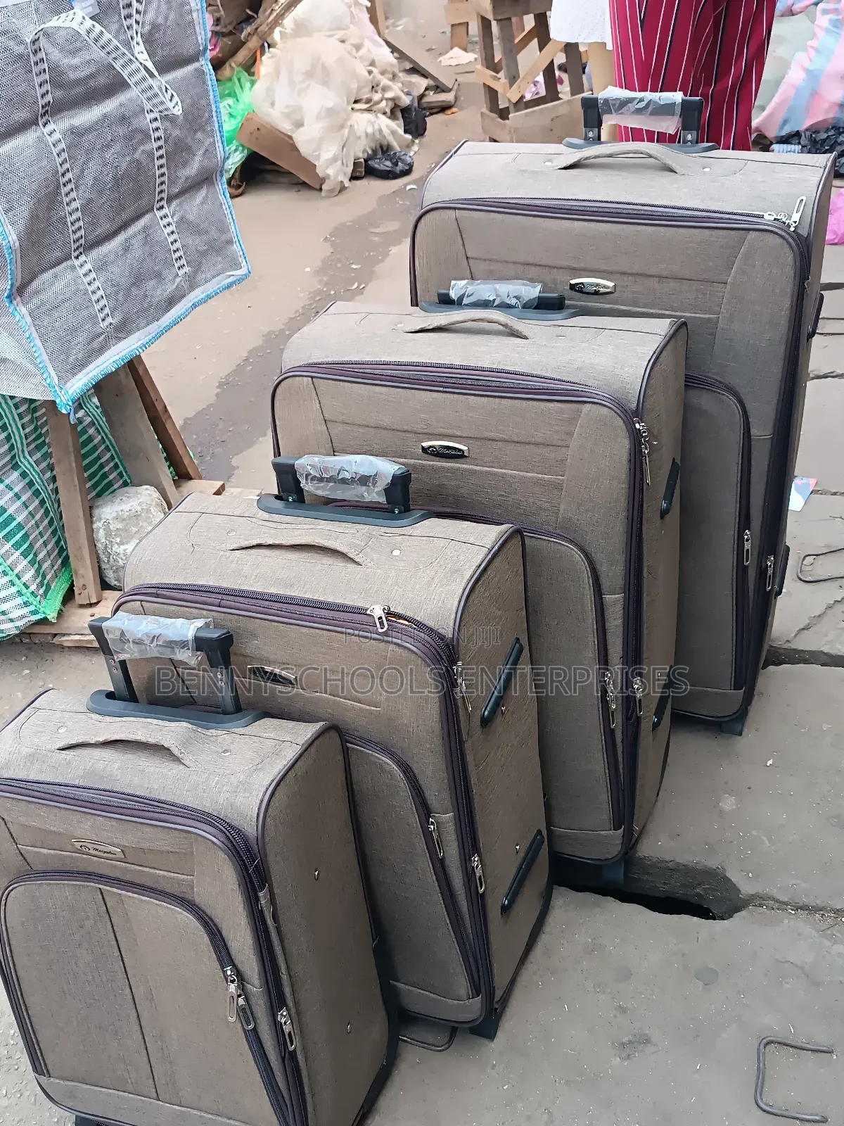 Set of 4 Plain Travelling Luggage Boxes
