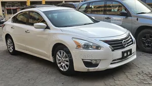Nissan Altima 2.5 S 4dr Sedan (2.5L 4cyl CVT) 2014 White