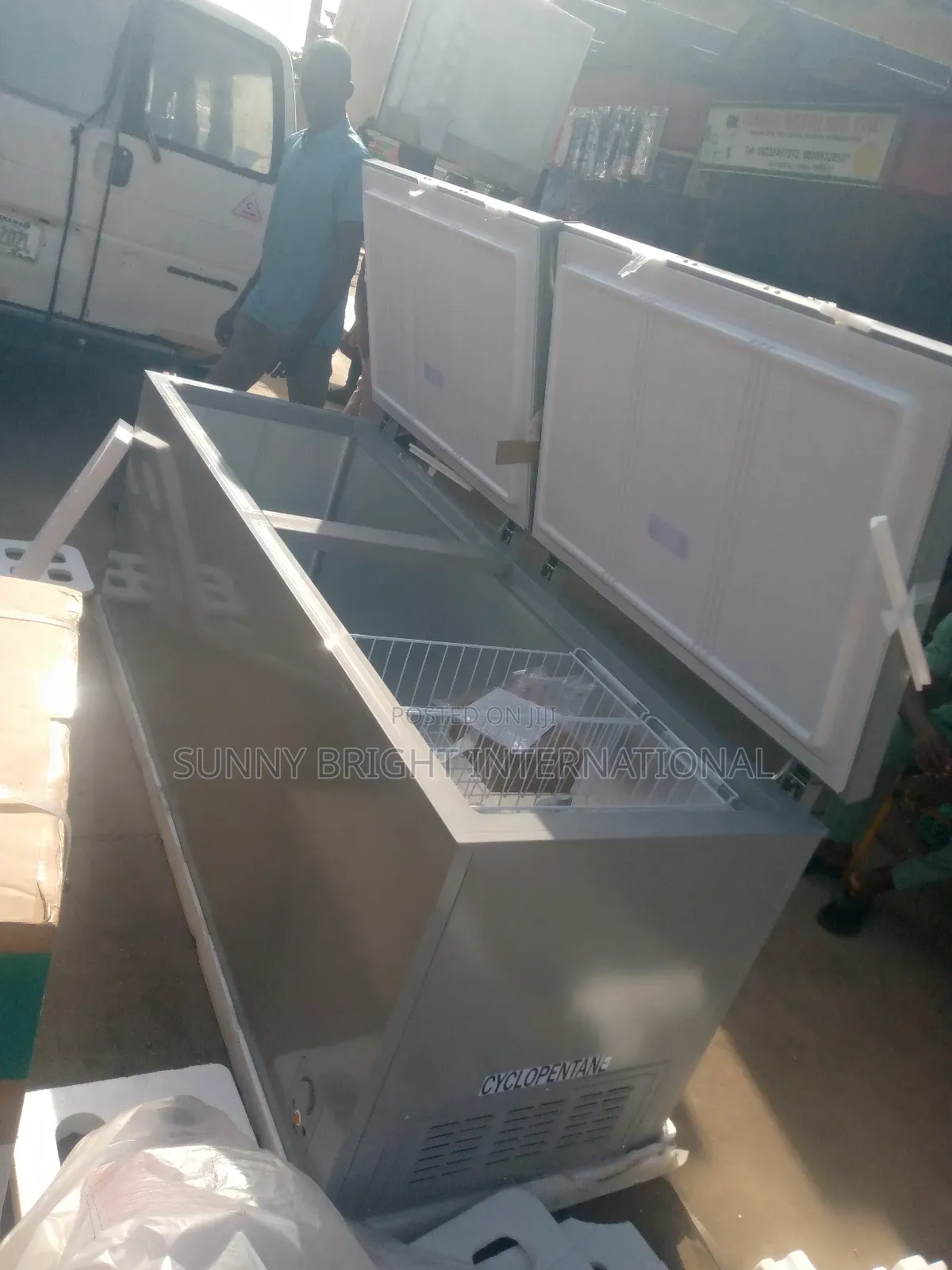 Hisense Deep Freezer 702liters
