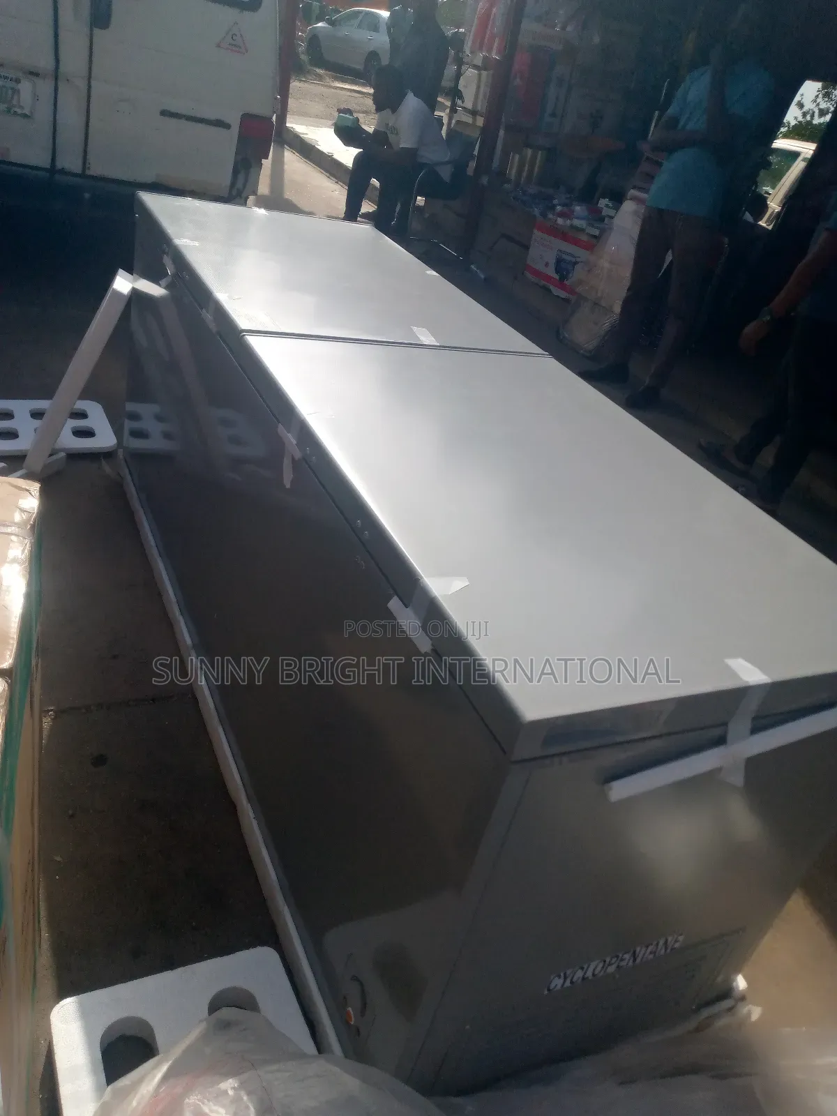 Hisense Deep Freezer 702liters
