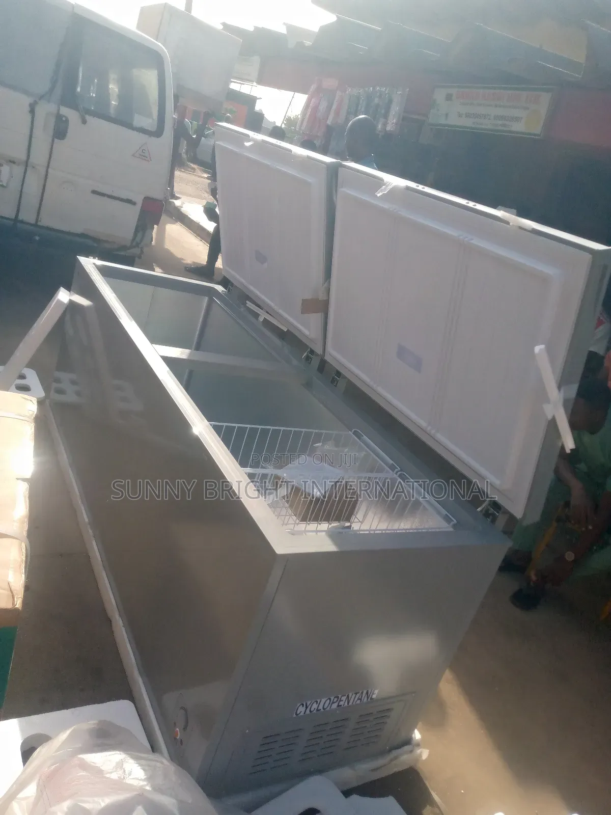 Hisense Deep Freezer 702liters