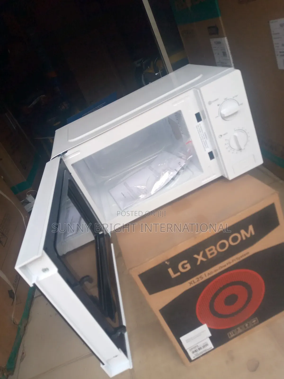 Hisense Microwave White 20L