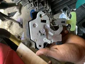 Boot Lock Toyota Corolla 2010