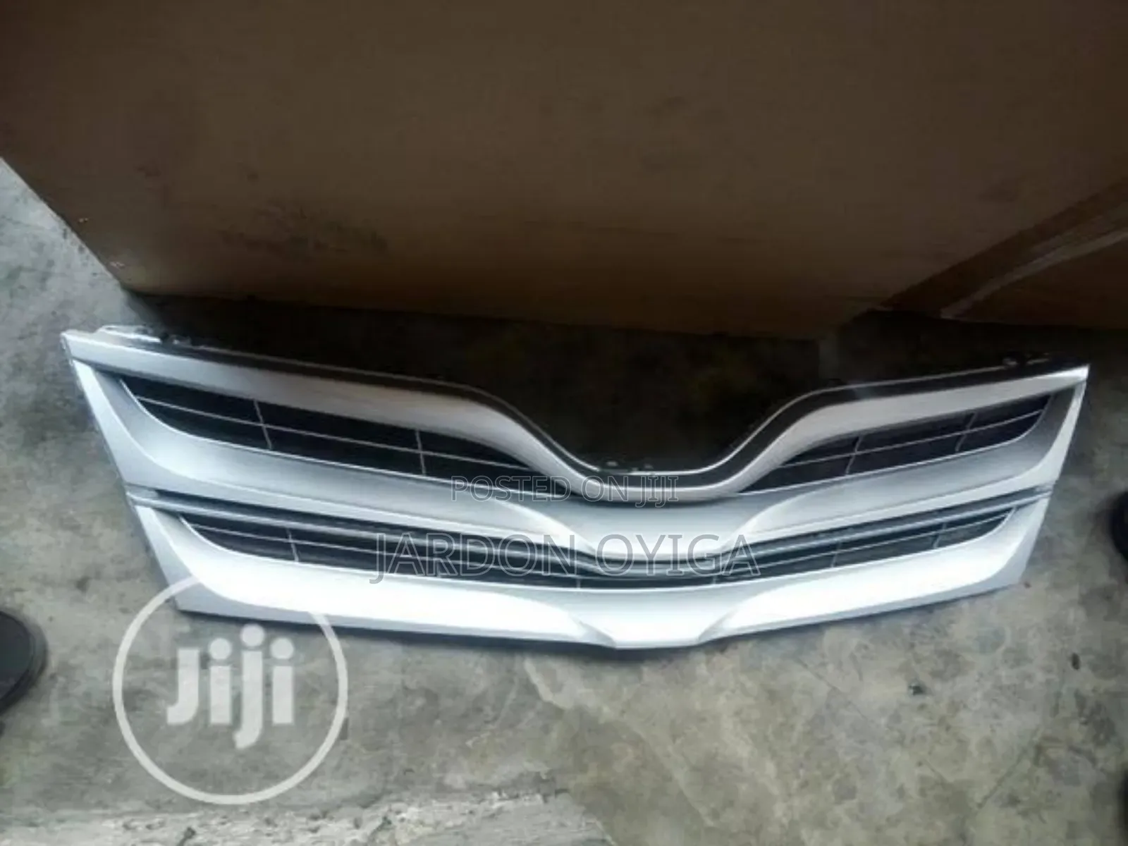 Front Grill Toyota Venza 2013