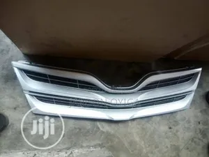 Front Grill Toyota Venza 2013