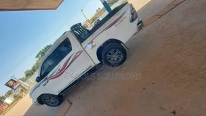 Toyota Hilux 2019 White