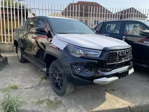 New Toyota Hilux 2023 Black