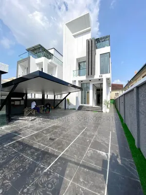 5bdrm Duplex in Ikota for sale