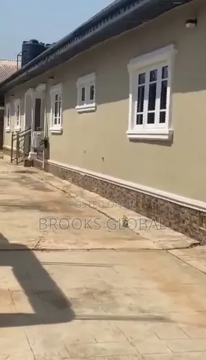 3bdrm Bungalow in Benin City for rent
