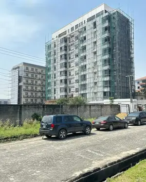 3bdrm Apartment in Lekki Phase 1 for sale