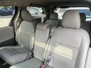 Toyota Sienna 2017 Blue