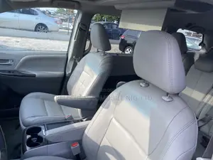 Toyota Sienna 2017 Blue