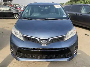 Toyota Sienna 2017 Blue