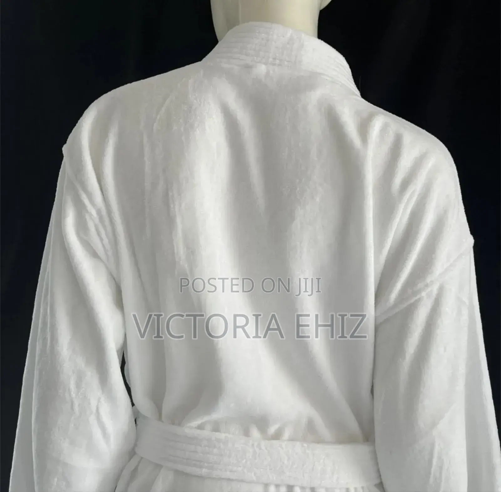 Bathrobe White ( 15,000)