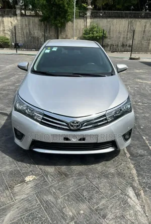 Photo - Toyota Corolla 2015 Silver