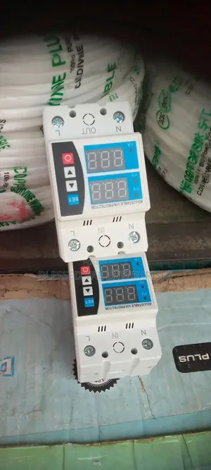 100 Amps Digital Adjustable Voltage Protector