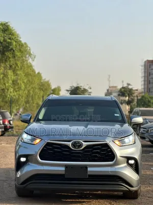 Toyota Highlander XLE 2022 Blue