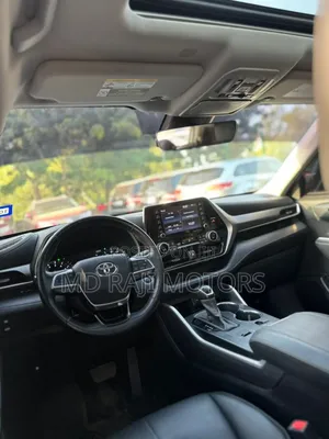 Toyota Highlander XLE 2022 Blue