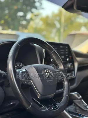 Toyota Highlander XLE 2022 Blue