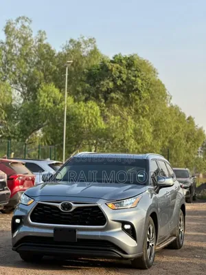Toyota Highlander XLE 2022 Blue