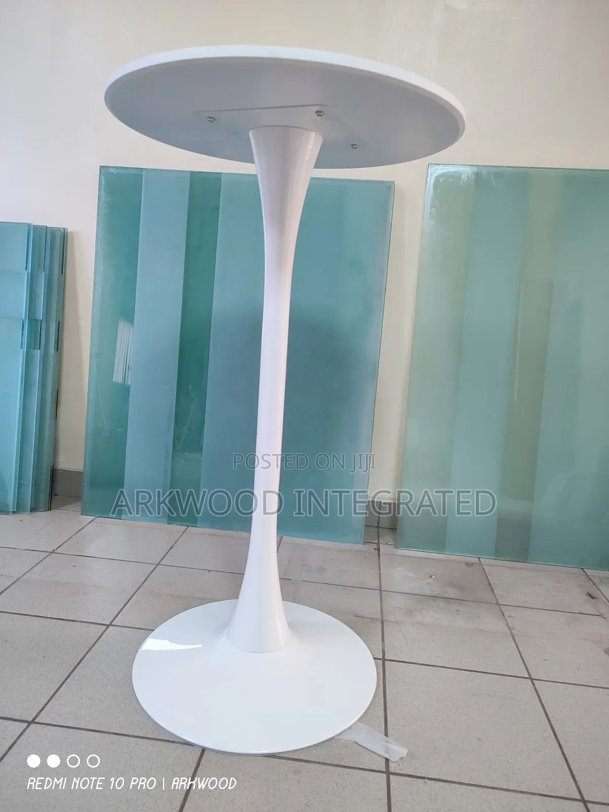 Round Bar/Corktail Table