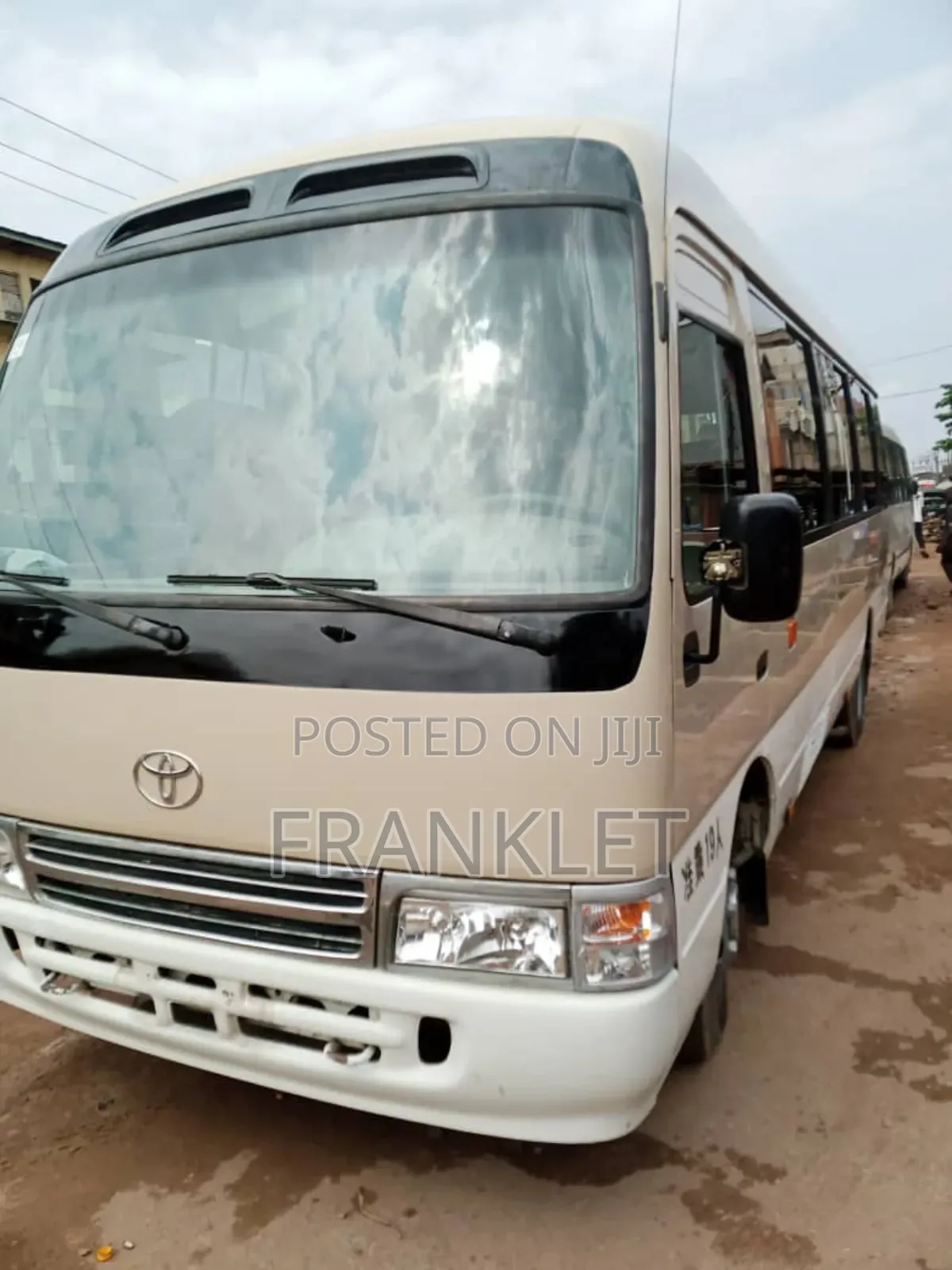 Toyota Coaster 2014 Gold