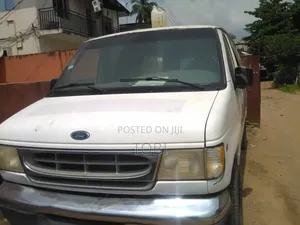 Photo - Ford E250 2000 White