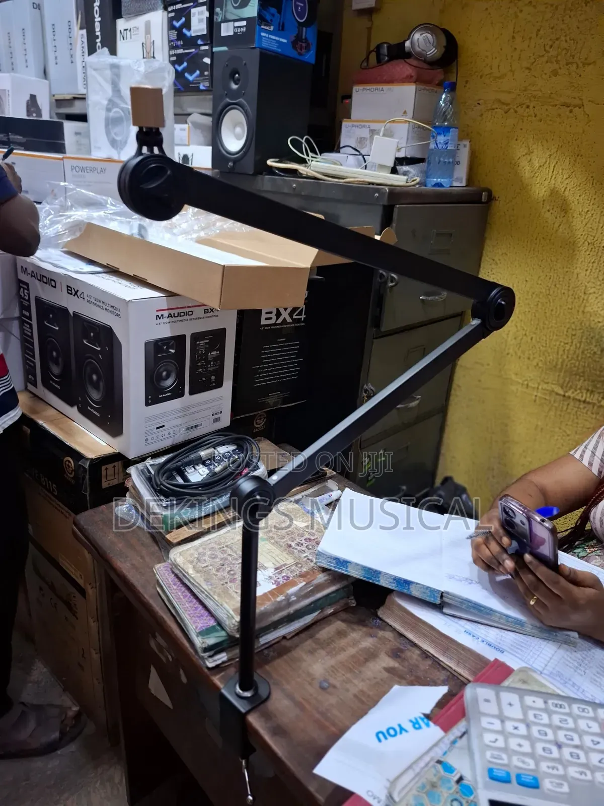 Studio And Podcast Table Desktop Microphone Mic Stand in Ojo - Audio ...