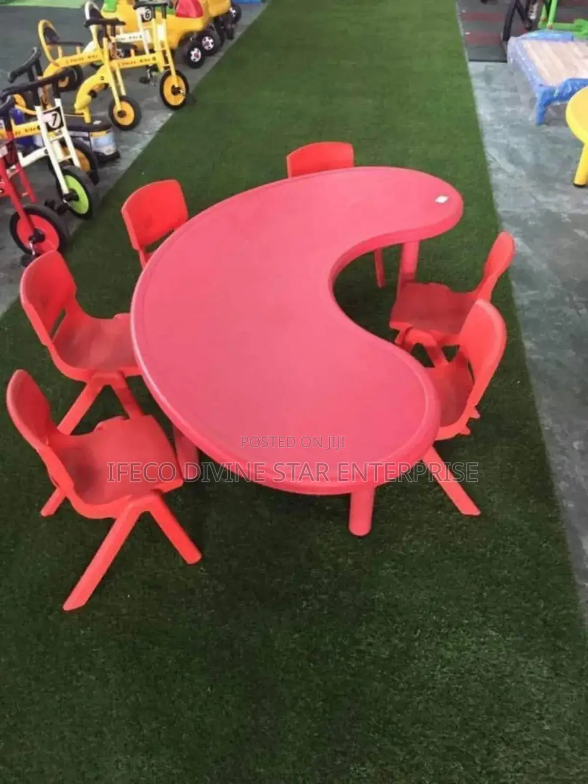 Moon Shaped School Table With 6 Chairs