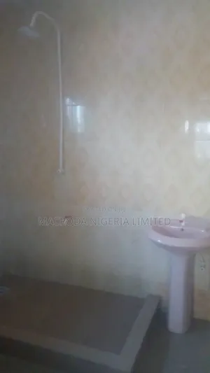 8bdrm House in Adeniyi Jones Ikeja for rent