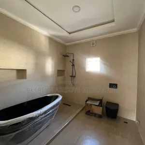 4bdrm Townhouse / Terrace in Wuye for rent