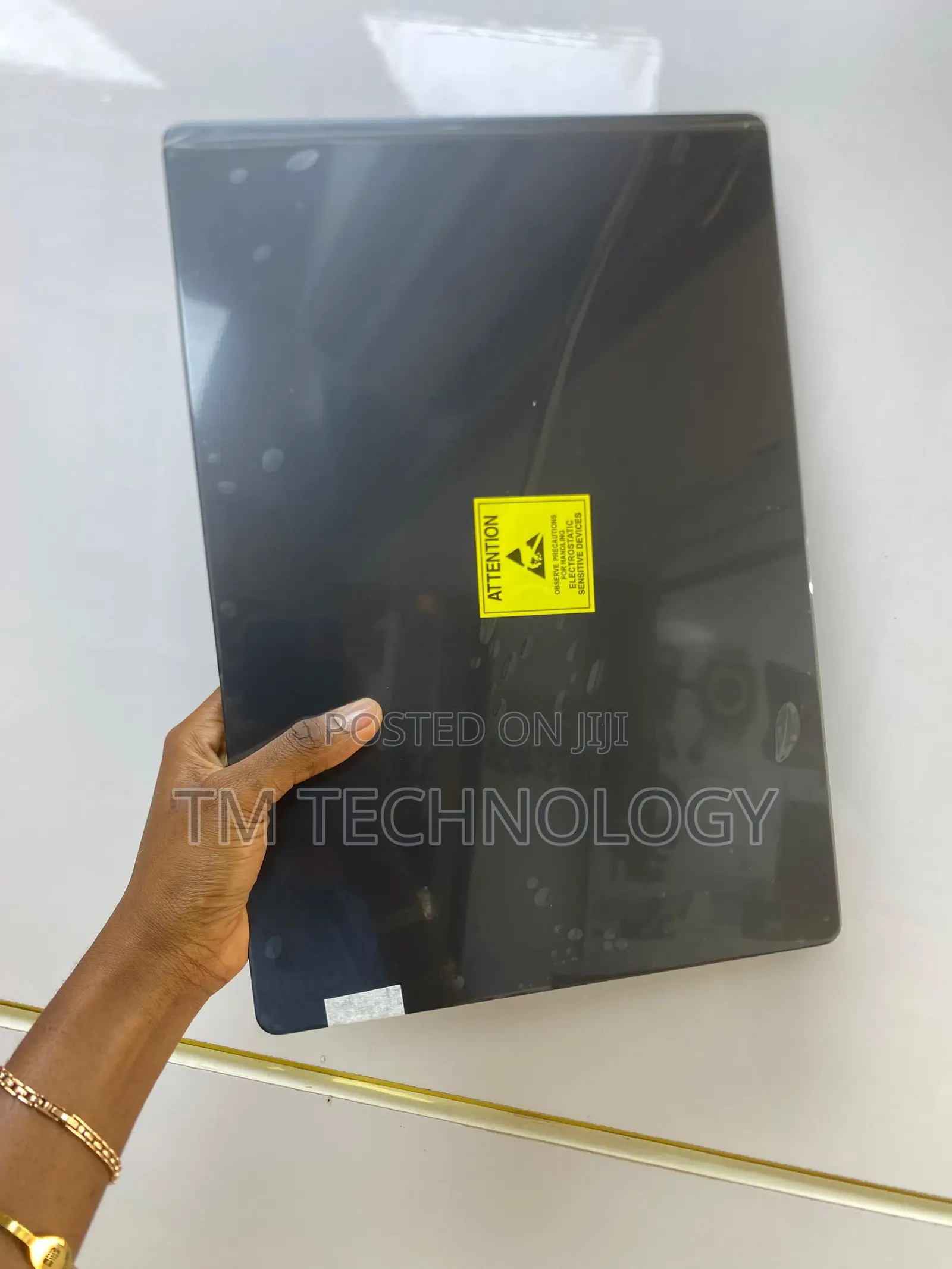 Macbook Pro 2023 M3 Chip Screen