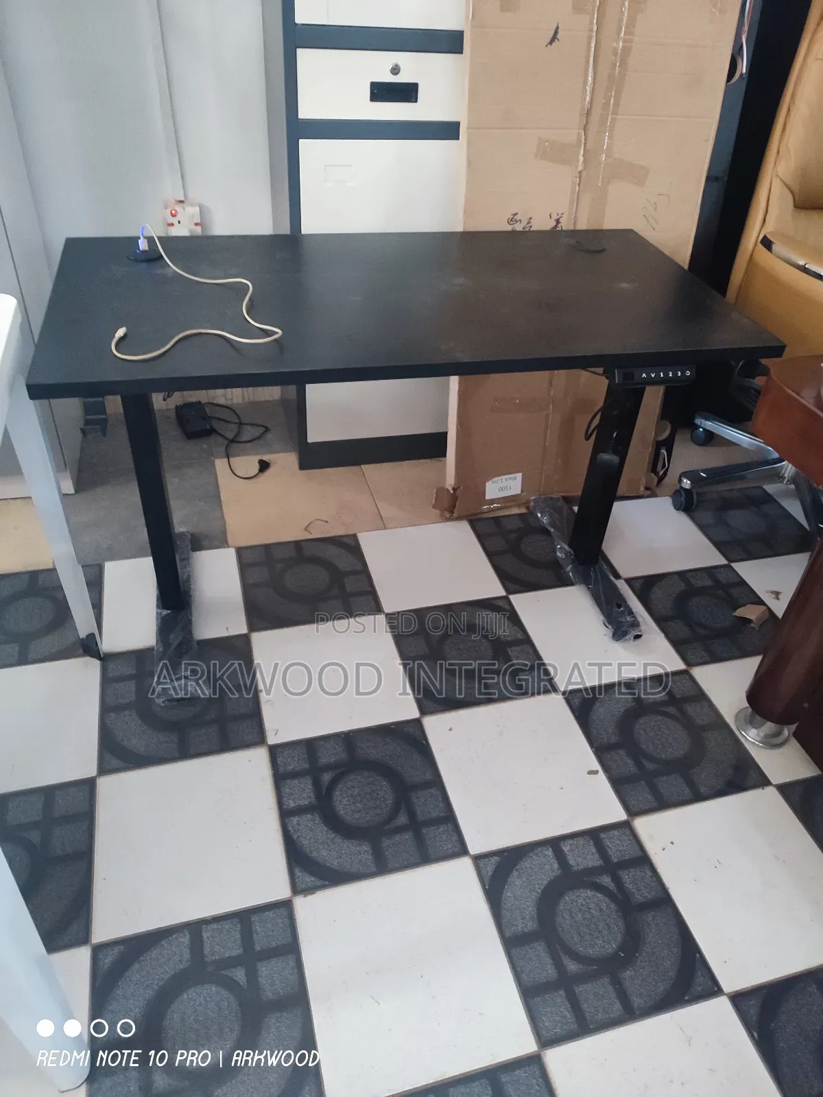 Electric Height Adjustable Work Table With Usb 1.4mitre