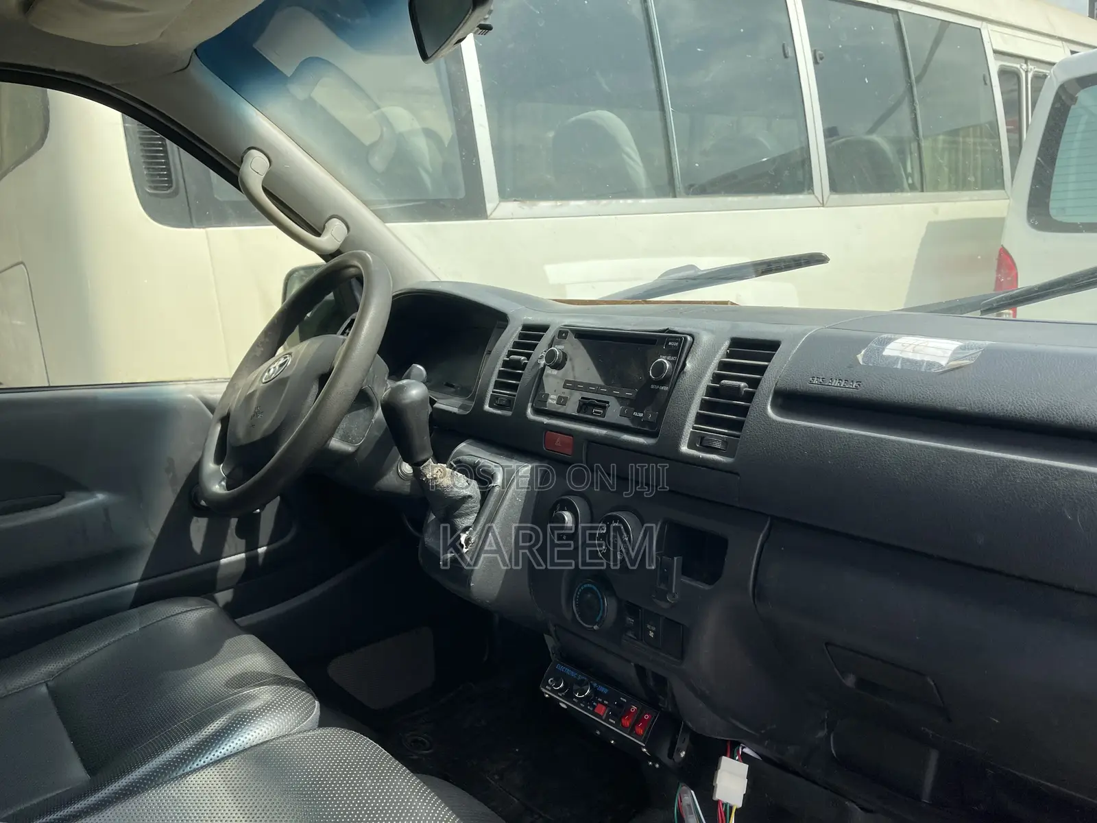 Toyota HiAce 2013 White