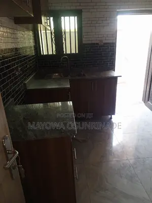 2bdrm Apartment in Ologuneru for rent