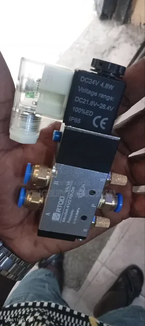 Solenoid Valve 4v210-08 24v