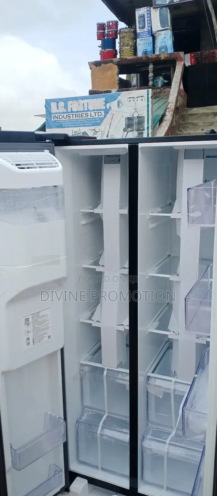 Samsung Side by Side Refrigerator With Screen, Ice Crusher