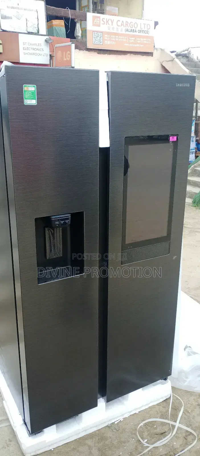 Samsung Side by Side Refrigerator With Screen, Ice Crusher