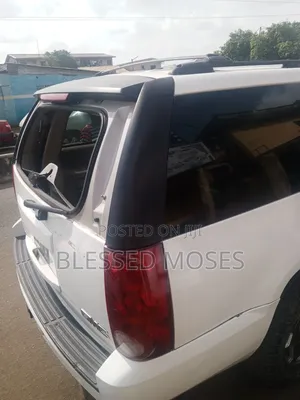 GMC Yukon 2010 Back Windshield