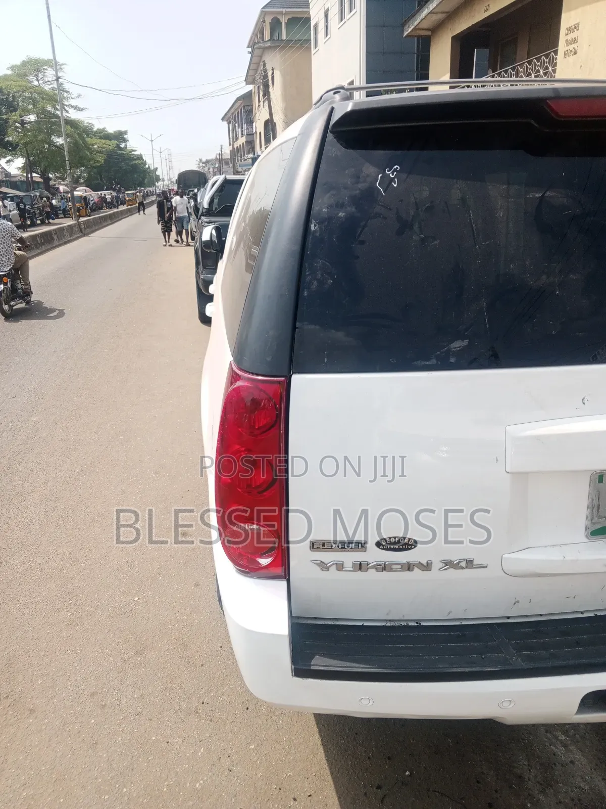 GMC Yukon 2010 Back Windshield