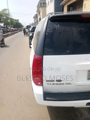 GMC Yukon 2010 Back Windshield