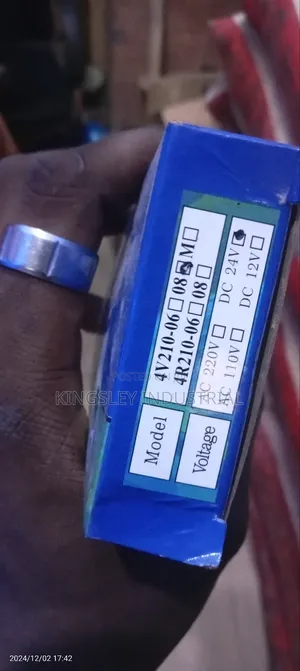 Solenoid Valve 4v210-08 24v