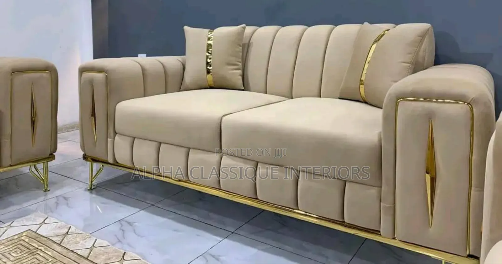Classique Model Sofa