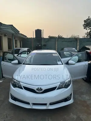 Photo - Toyota Camry 2013 White