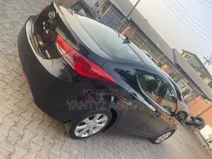 Hyundai Elantra Limited Sedan FWD (1.8L 4cyl 6A) 2013 Black