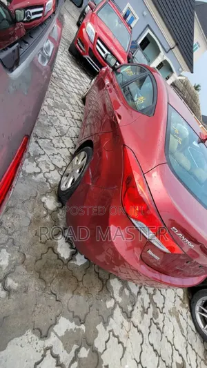 Hyundai Elantra 2011 Red