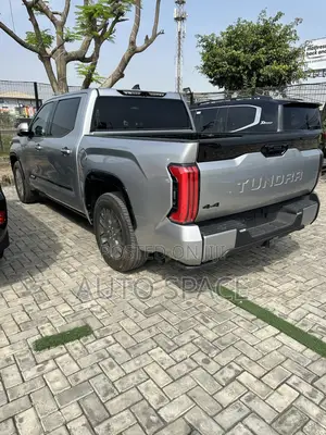 Toyota Tundra Platinum 2022 Silver